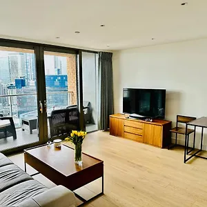 Canary Wharf, Docklands Apartment