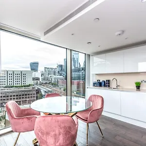Luxury 2 Bedroom In Tower Hill Apartment