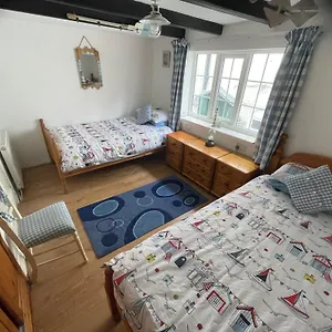 https://cockle-cottage.yorkshirehotels.net