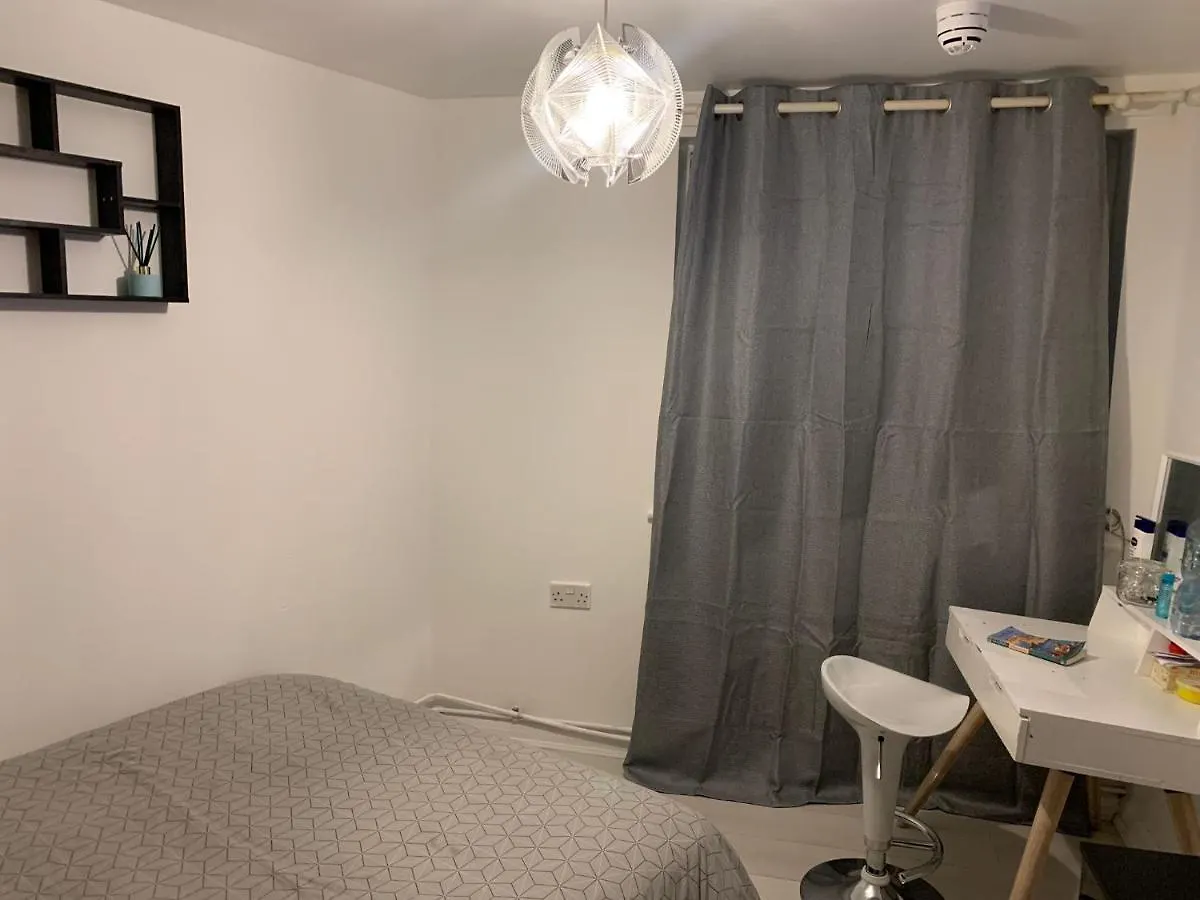 Room Near City London 0*,